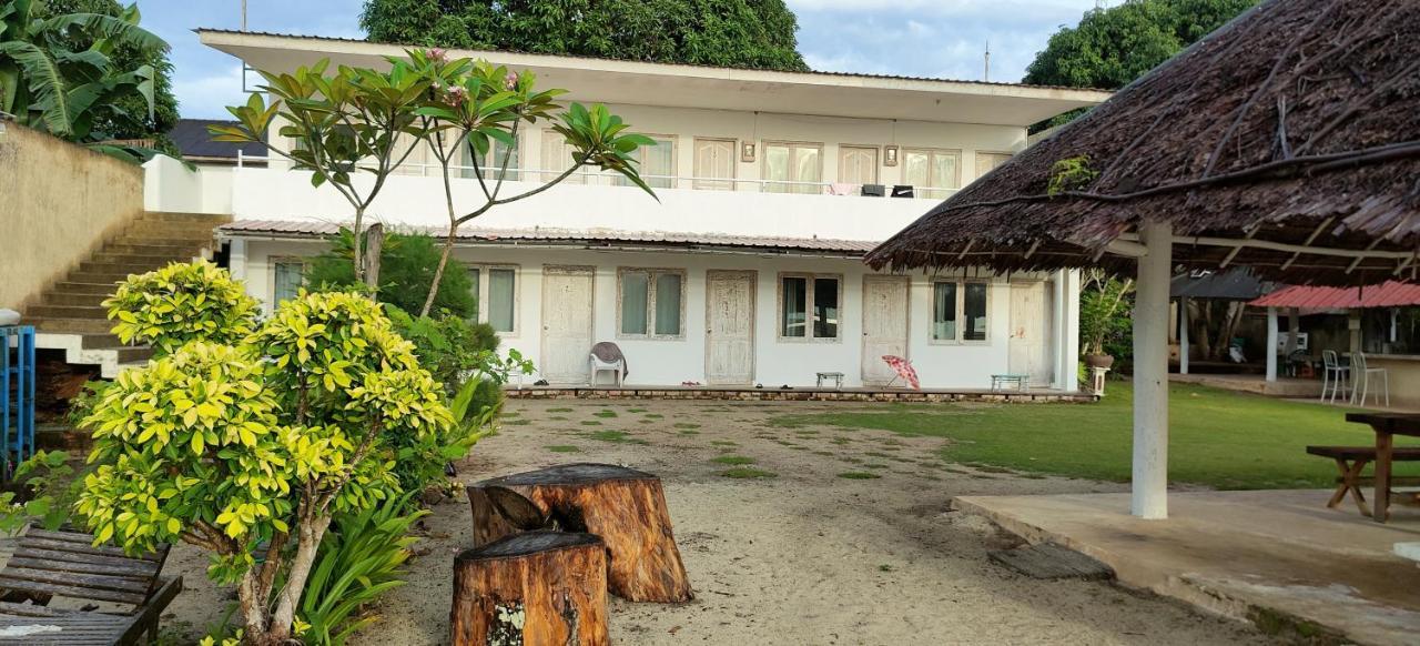 Ten Rooms Teluk Bakau Eksteriør billede