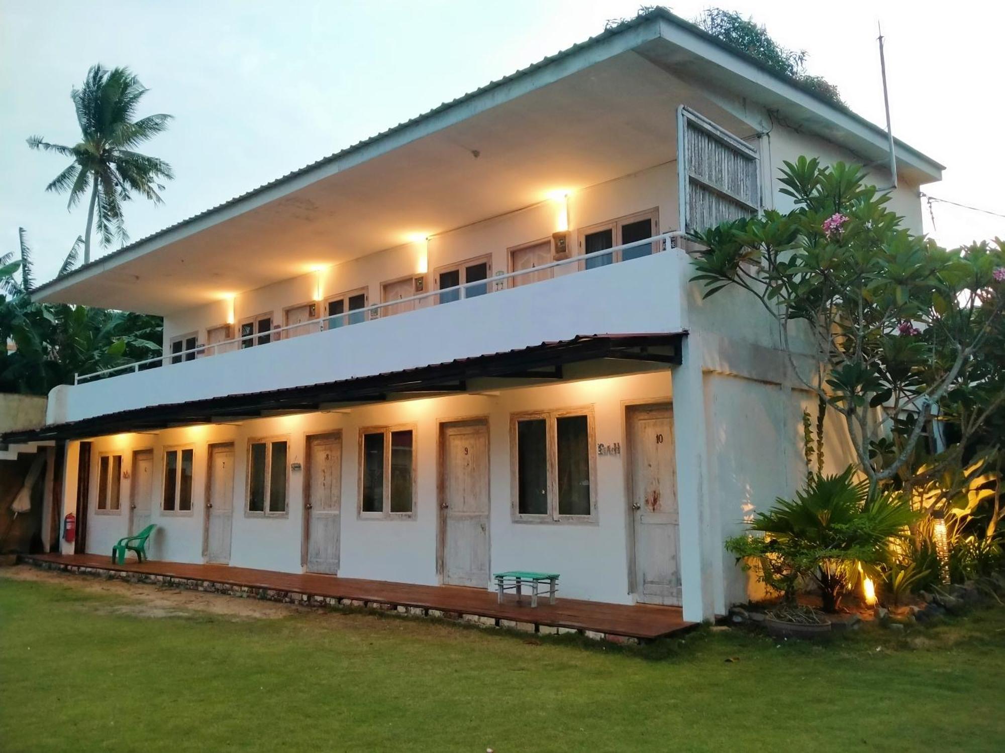 Ten Rooms Teluk Bakau Eksteriør billede